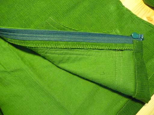 Zigzag on the inside of the zipper